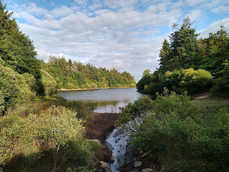 File:Kennick Reservoir Dartmoor.jpg