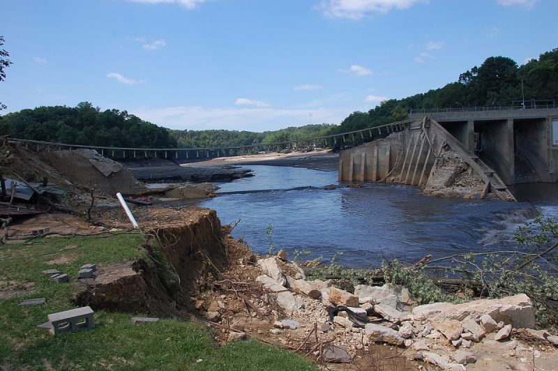 File:Dam failure in Iowa.jpg