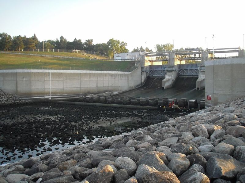 File:Baldhill Dam Inspection.jpg